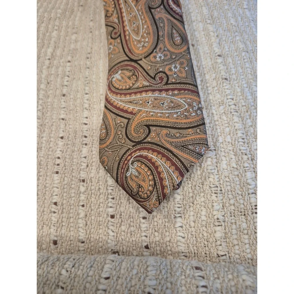 Dockers Men's Tie 100% Silk Brown‎ Paisley Stain Resistant Business Casual.